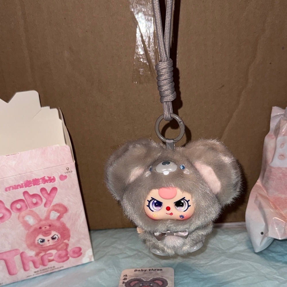 🐨 Baby Three Mini Hug Pendant SECRET! Koala! 🐨 - Picture 4 of 11